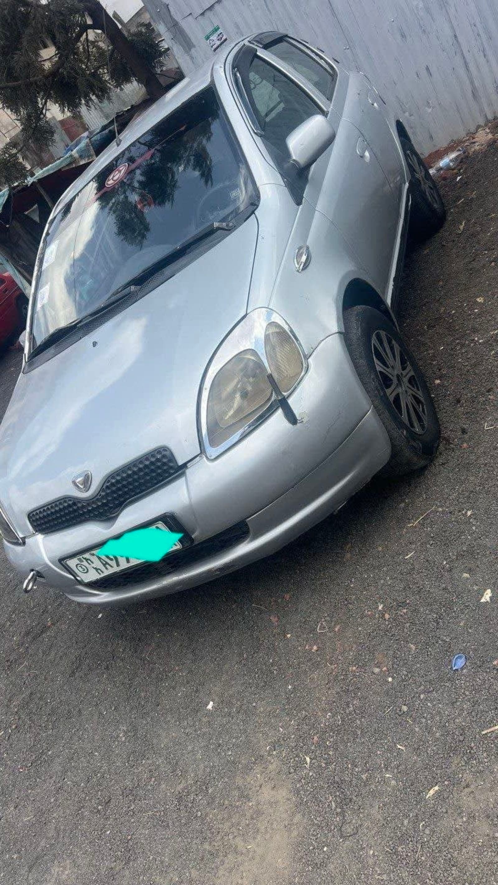 2001 Toyota Vitz — photo 2