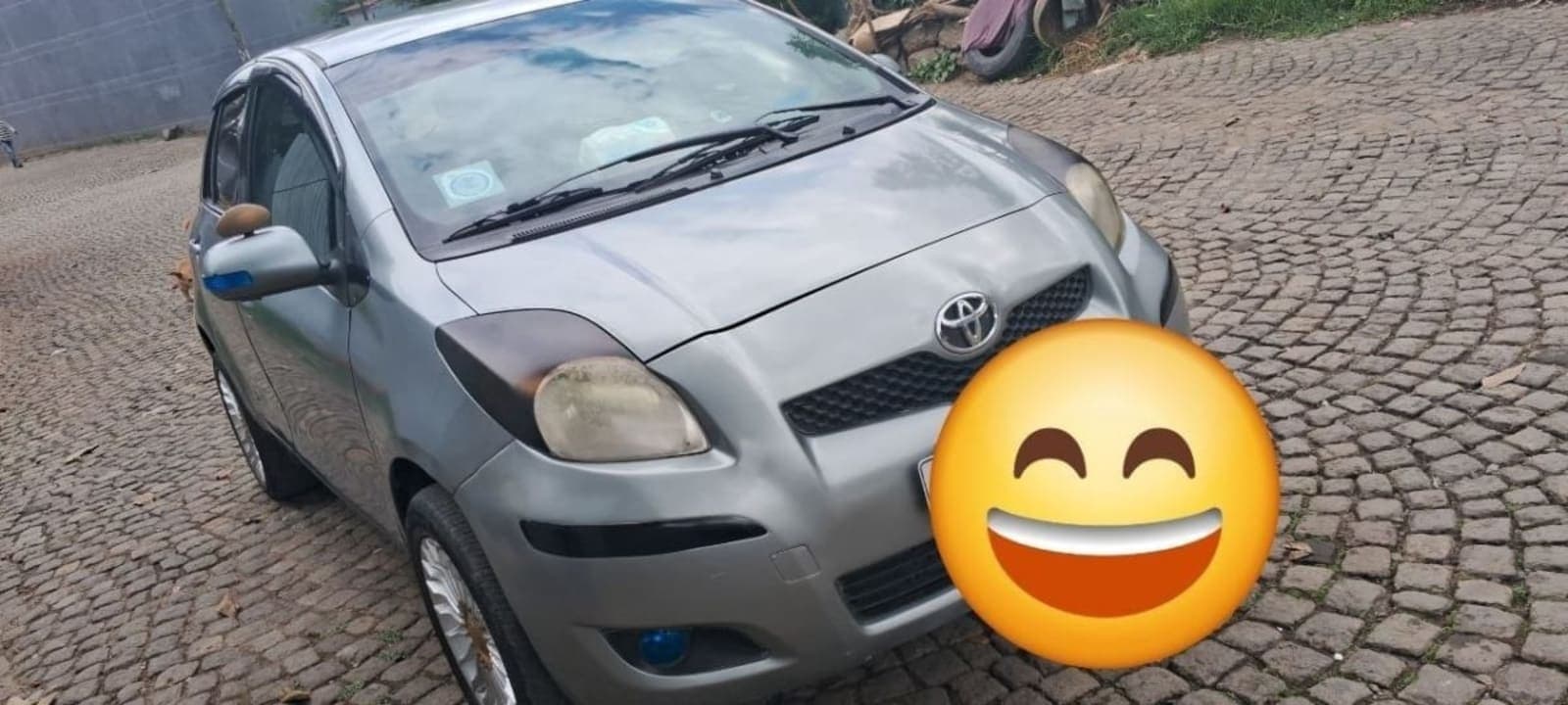 2010 Toyota Yaris Compact — photo 6