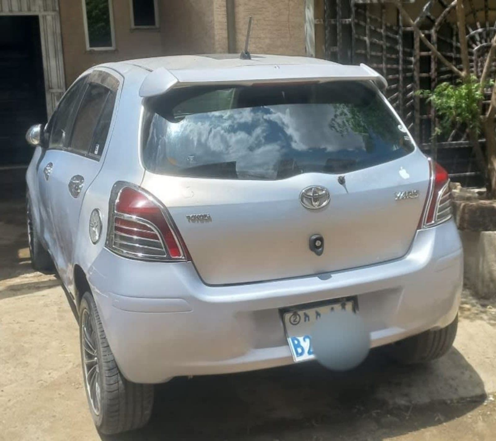 2010 Toyota Yaris Belta — photo 3