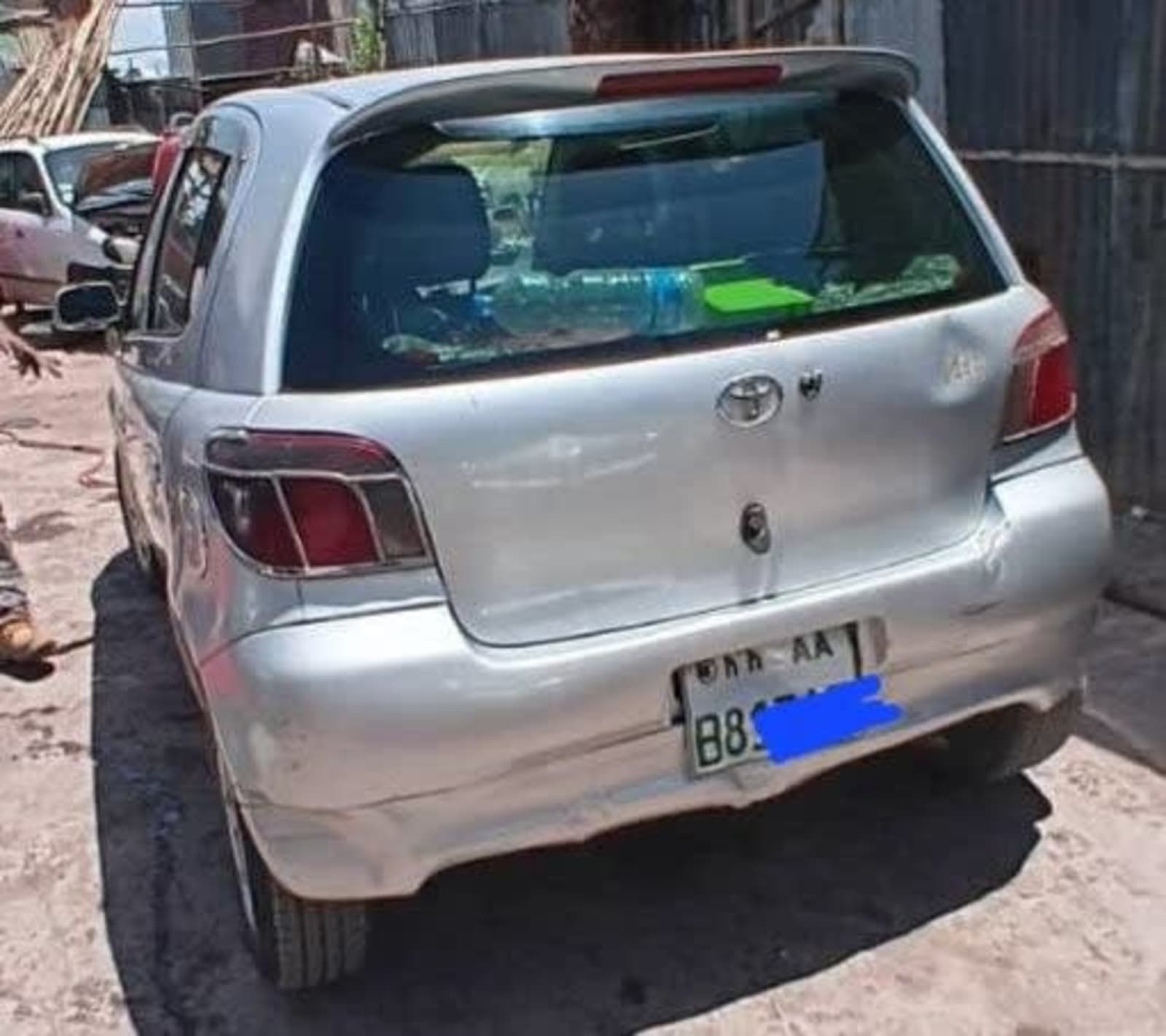 2001 Toyota Vitz โ photo 2