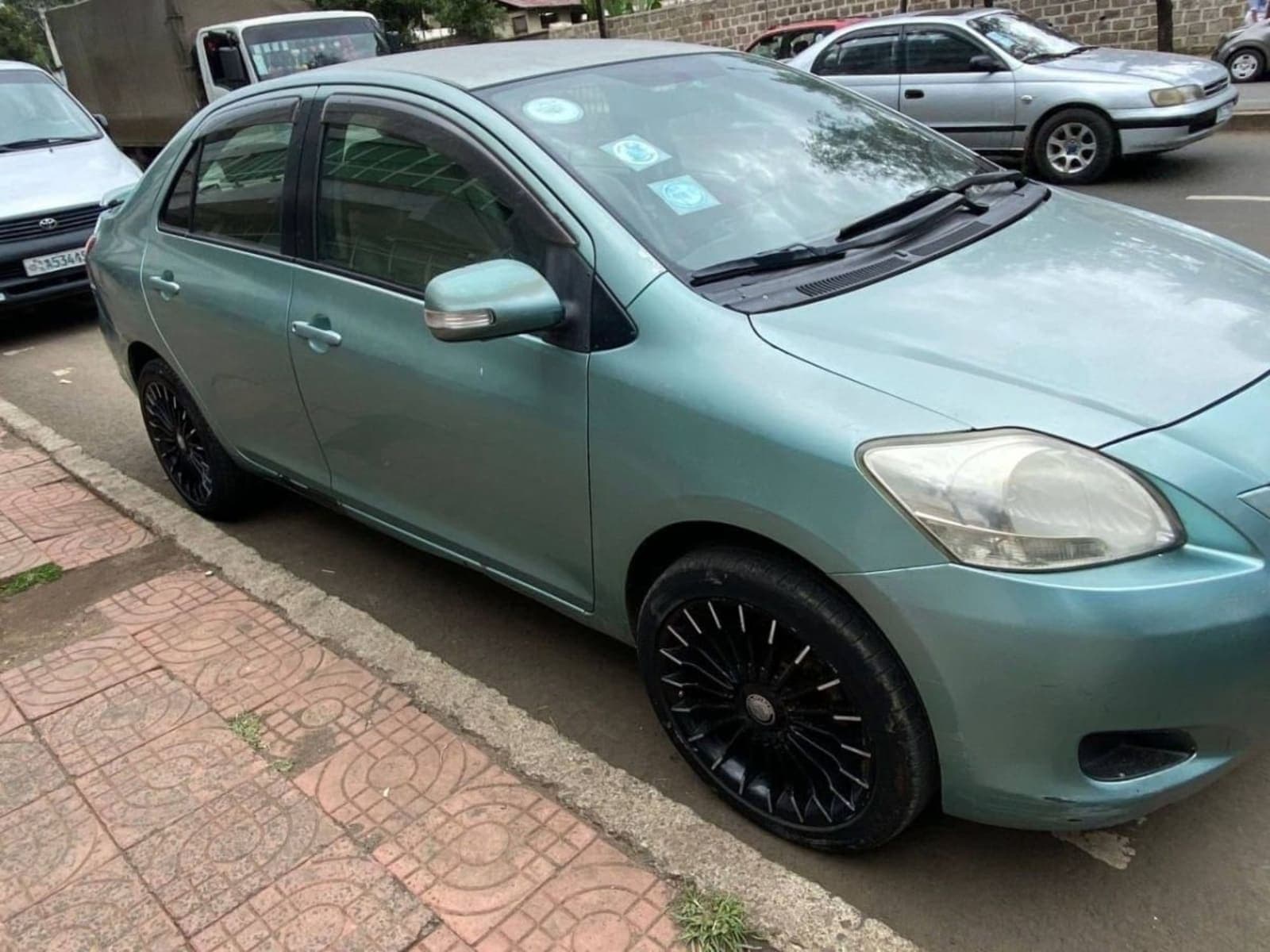 2010 Toyota Yaris Belta — photo 3