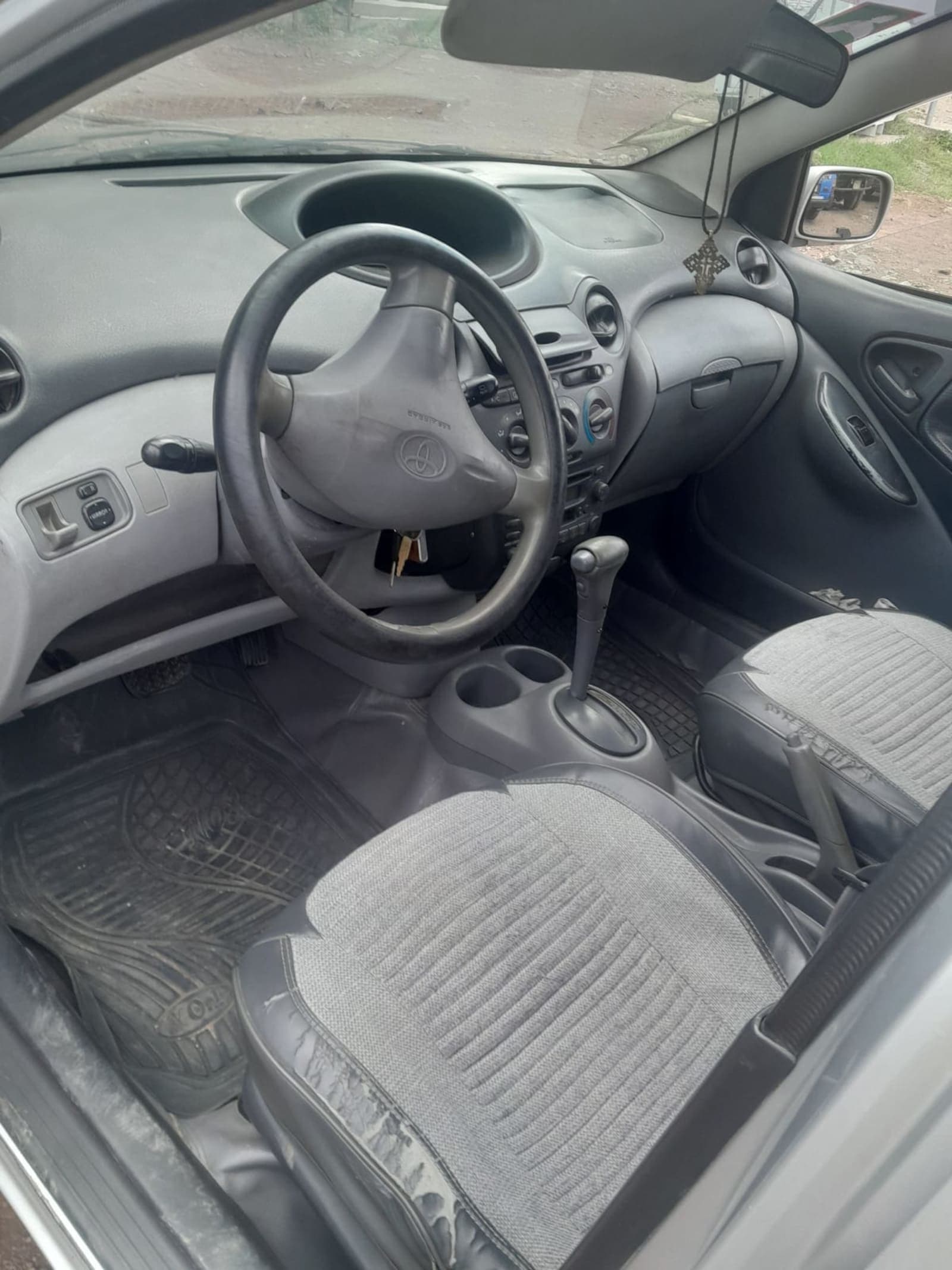 2001 Toyota Vitz