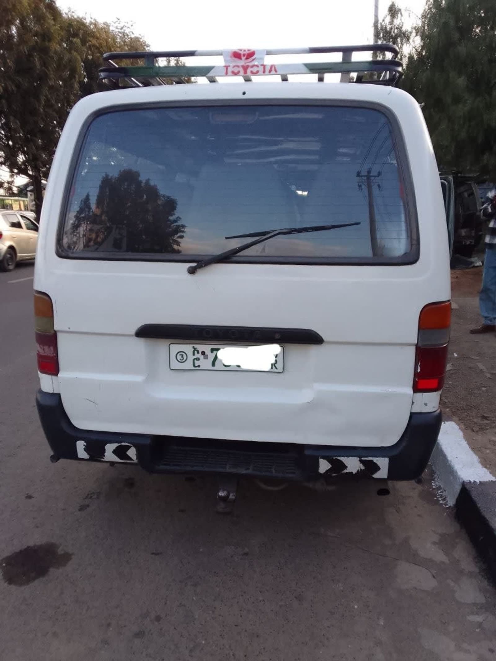2004 Toyota 5L minibus — photo 5