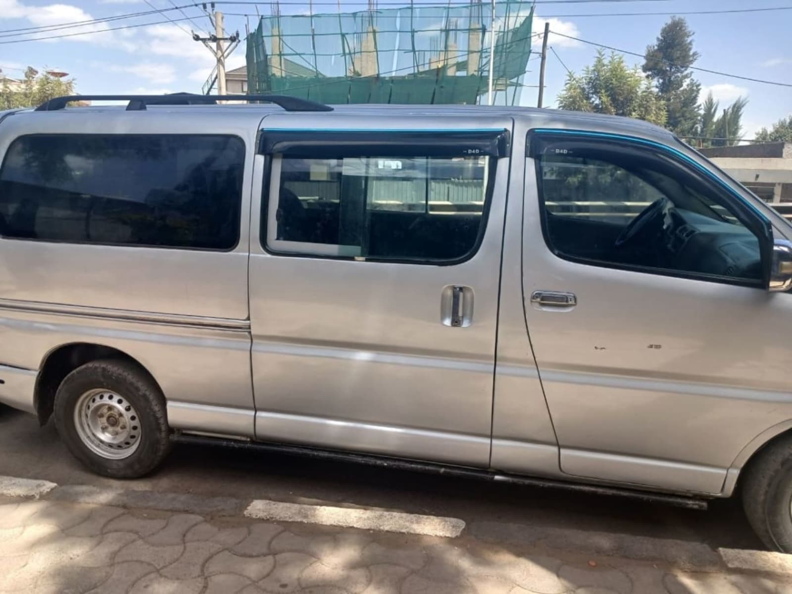 2009 Toyota Hiace Dolphin — photo 3