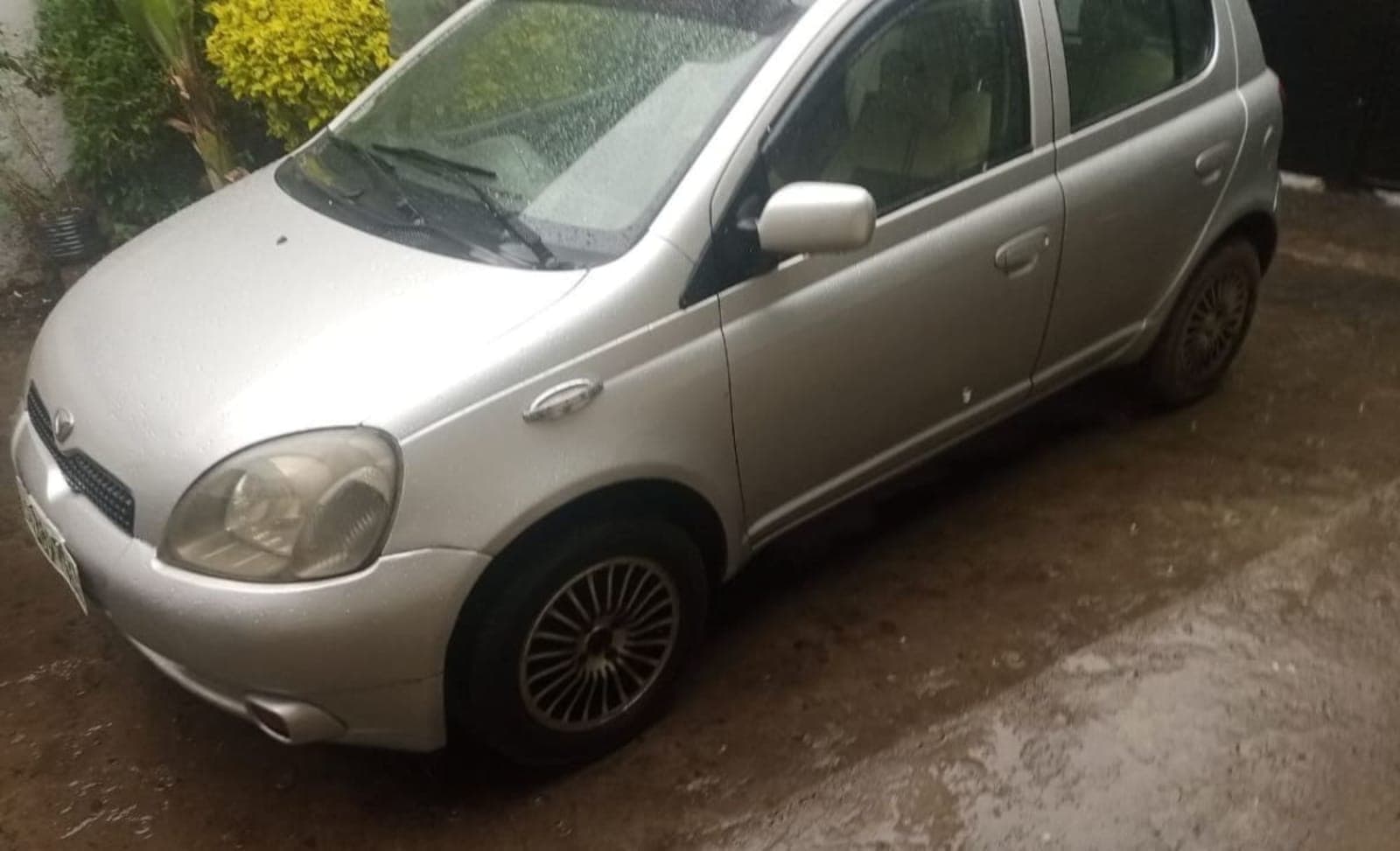 2001 Toyota Vitz — photo 4
