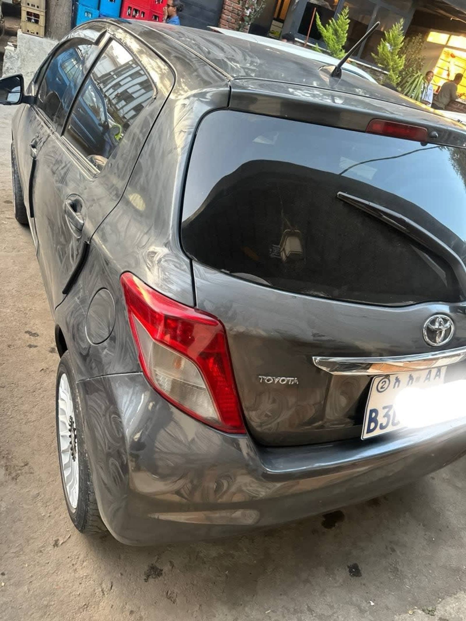 2012 Toyota Yaris — photo 2