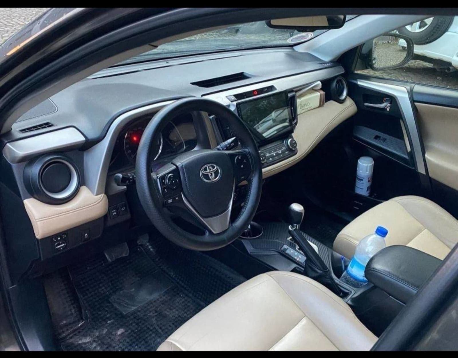 2015 Toyota Rav4 — photo 4