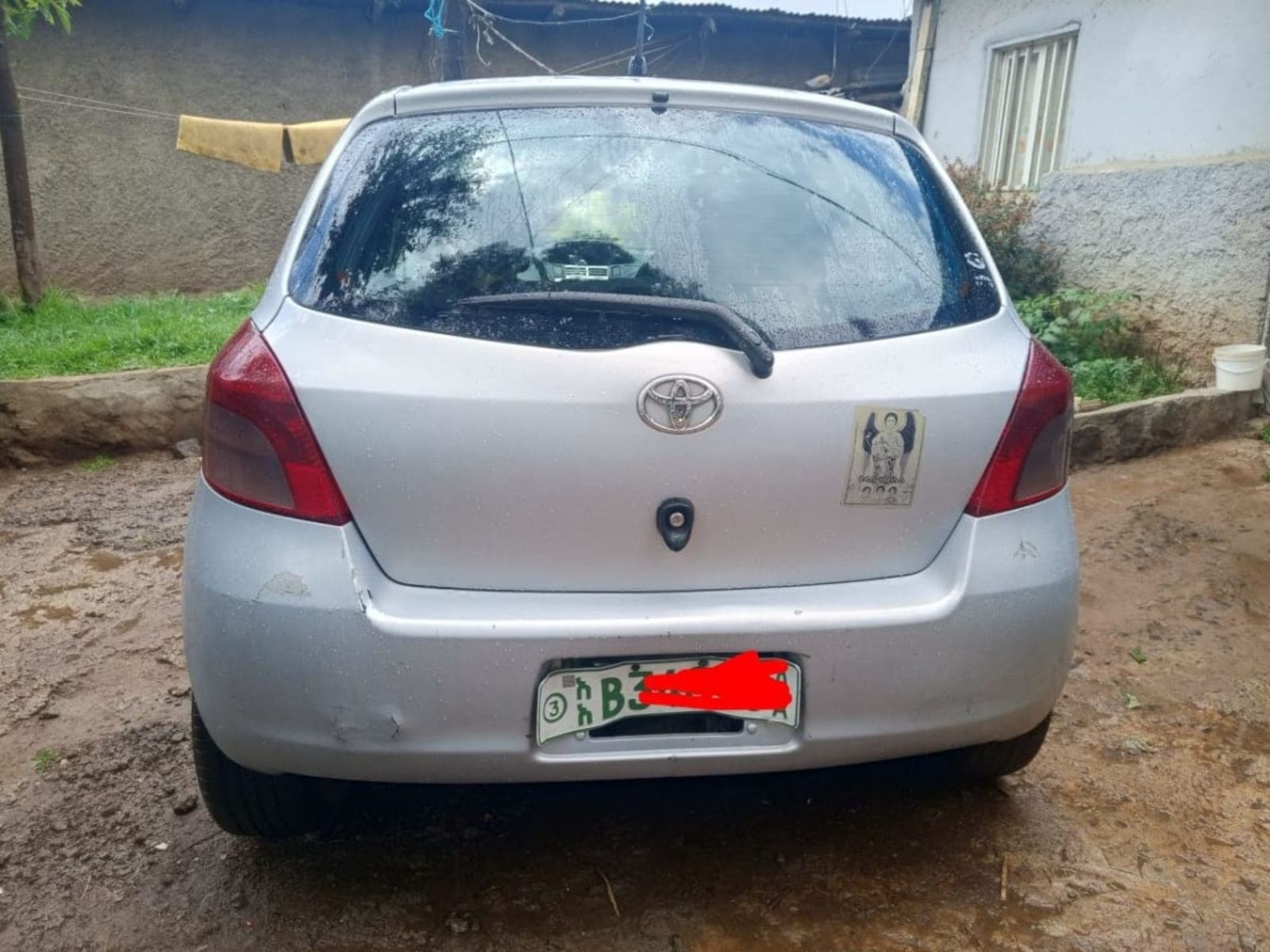 2005 Toyota Yaris Compact — photo 2