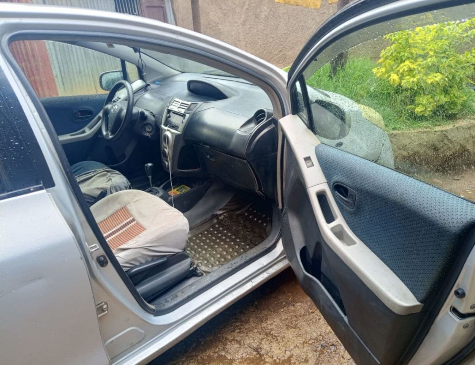 2005 Toyota Yaris Compact — photo 3