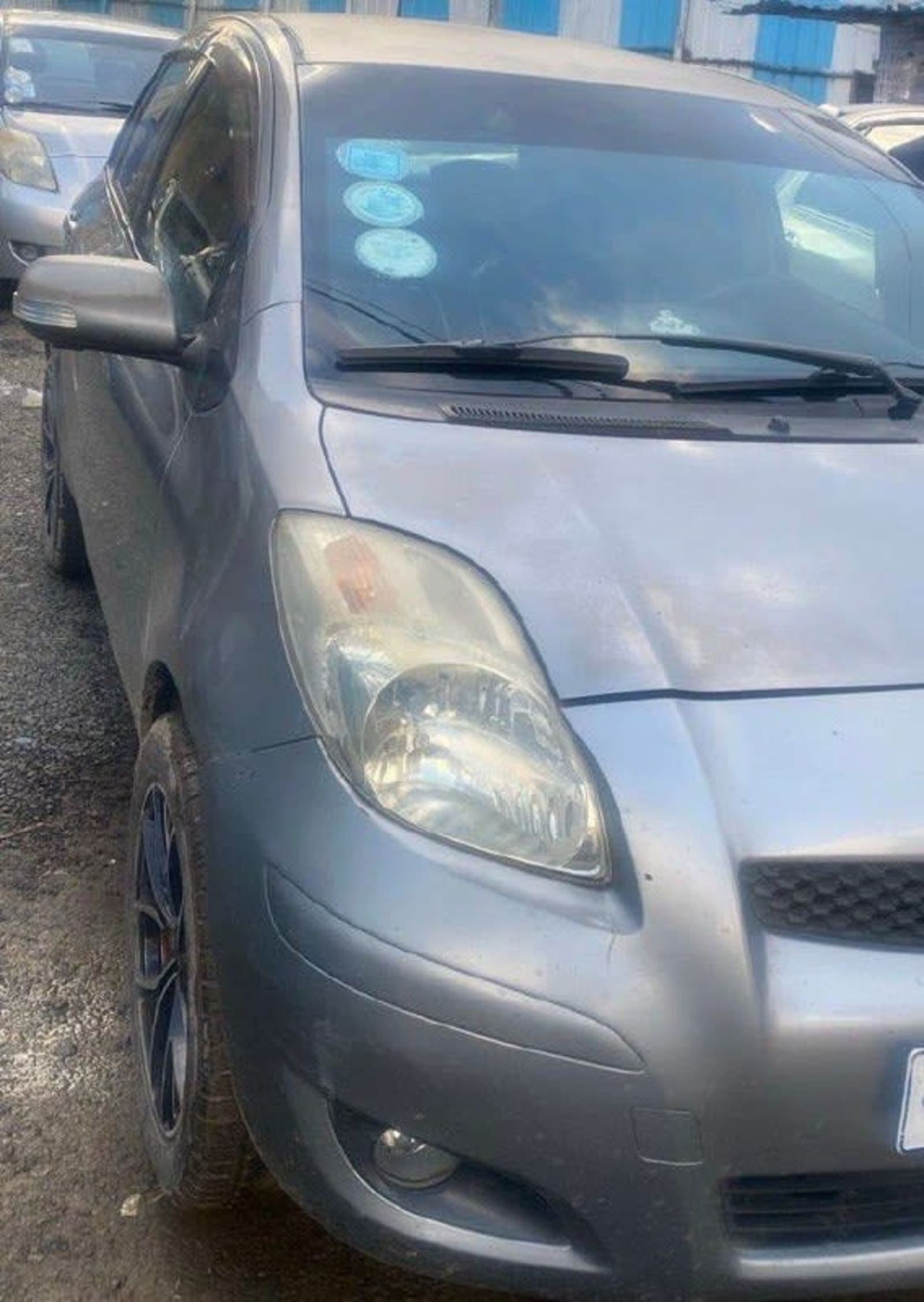 2009 Toyota Yaris Compact โ photo 2