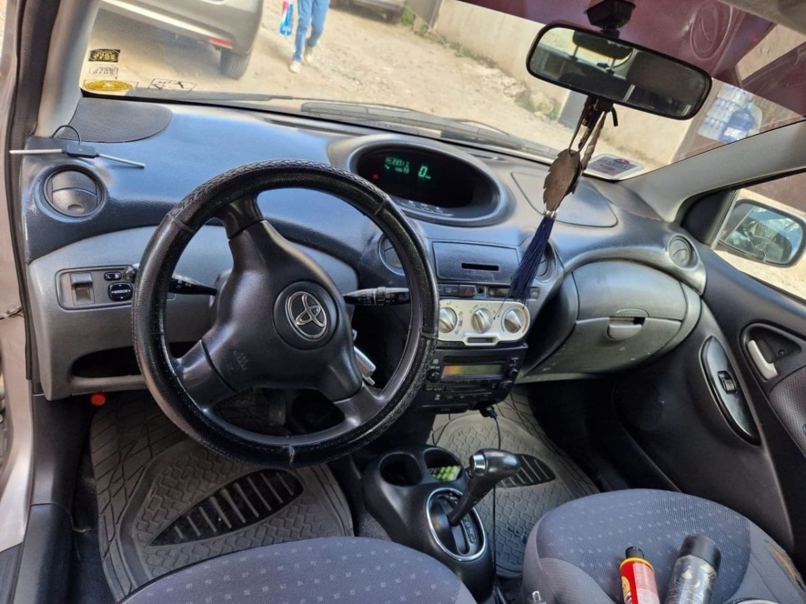 2004 TOYOTA VITZ — photo 7