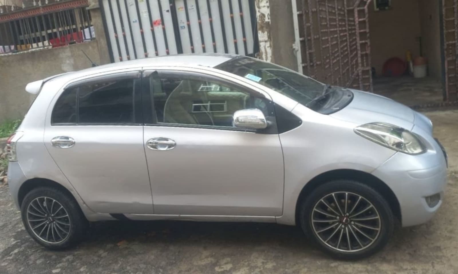 2008 Toyota Yaris Compact — photo 4
