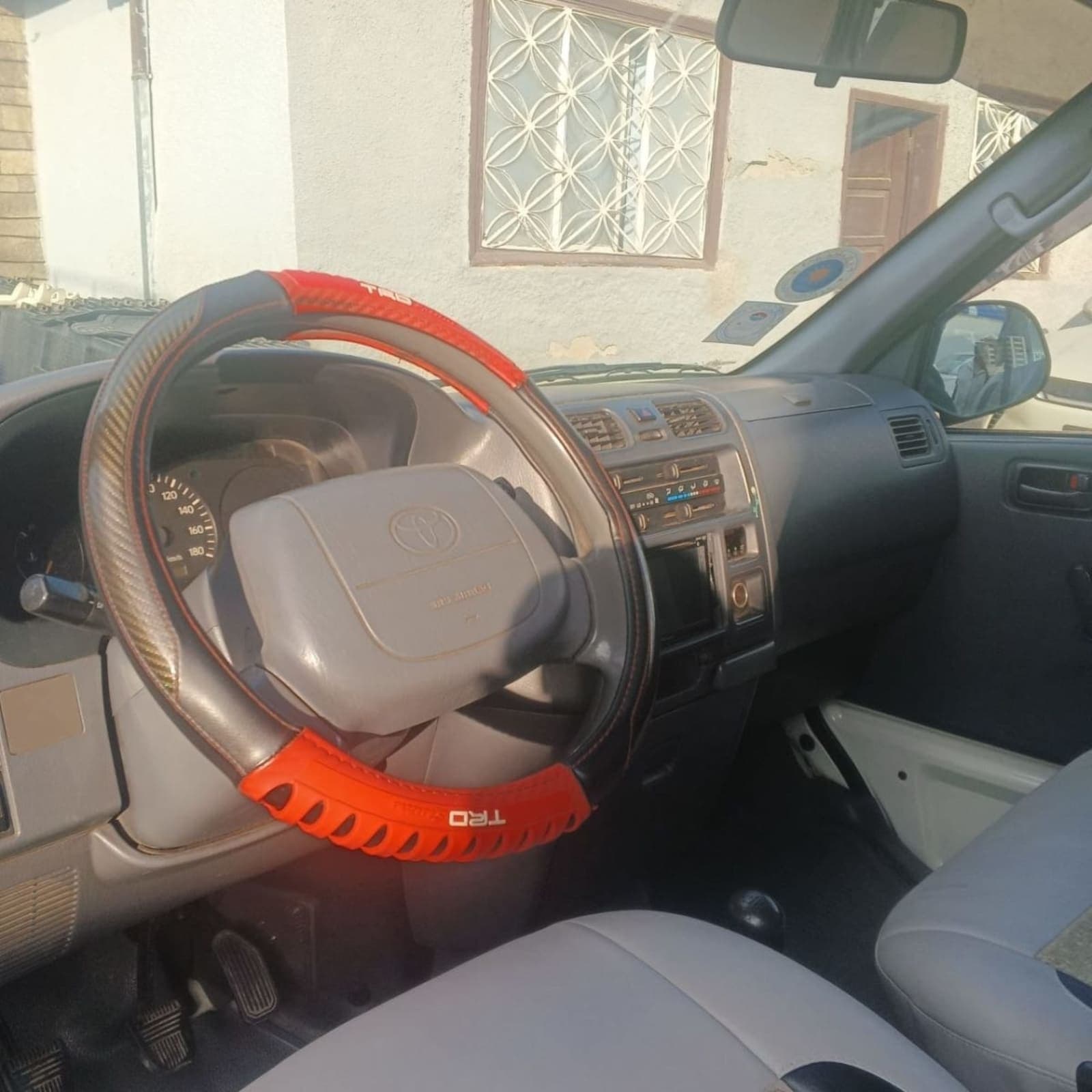 2006 TOYOTA Hiace Dolphin D4D
