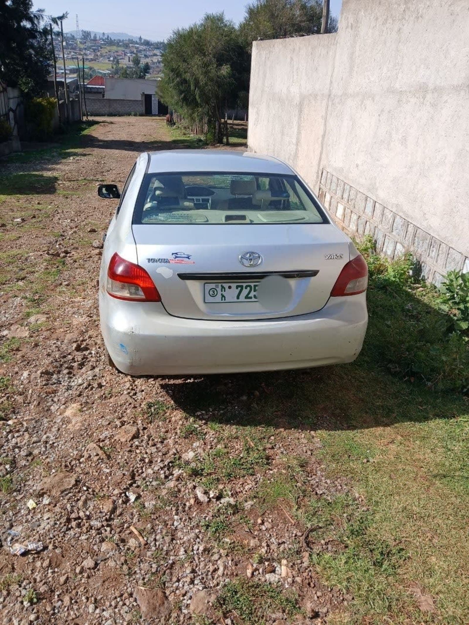 2011 Toyota Yaris sedan — photo 1