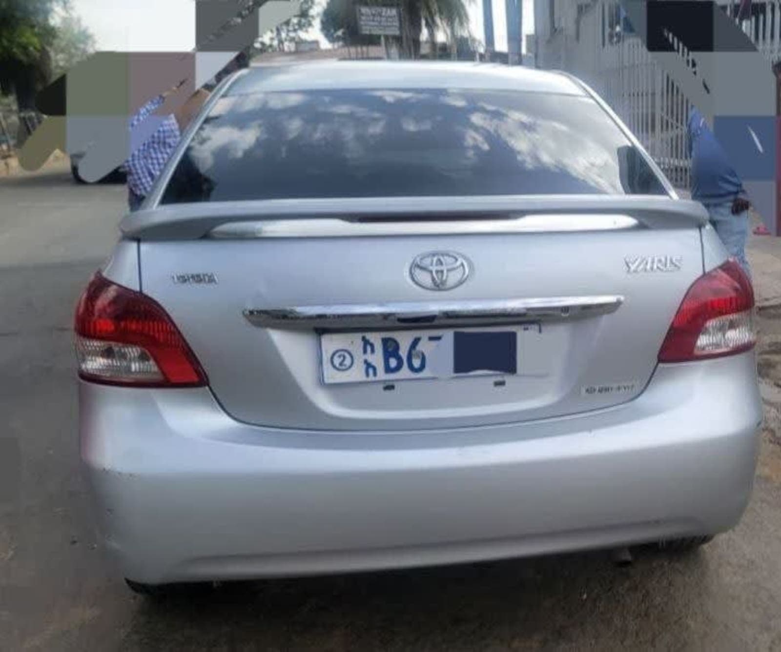 2010 Toyota Yaris Belta — photo 3