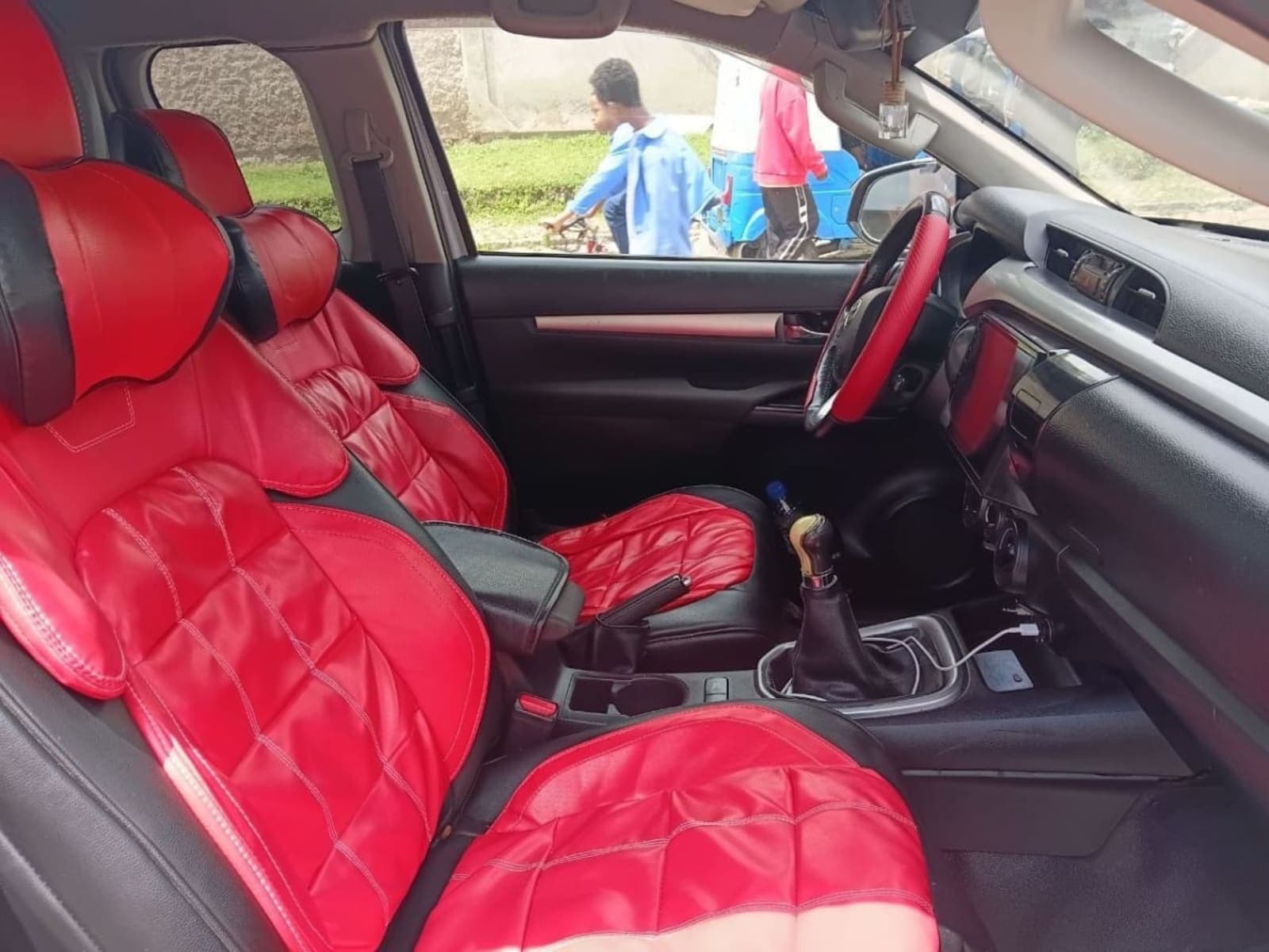 2017 Toyota Hilux Kin Cab — photo 2
