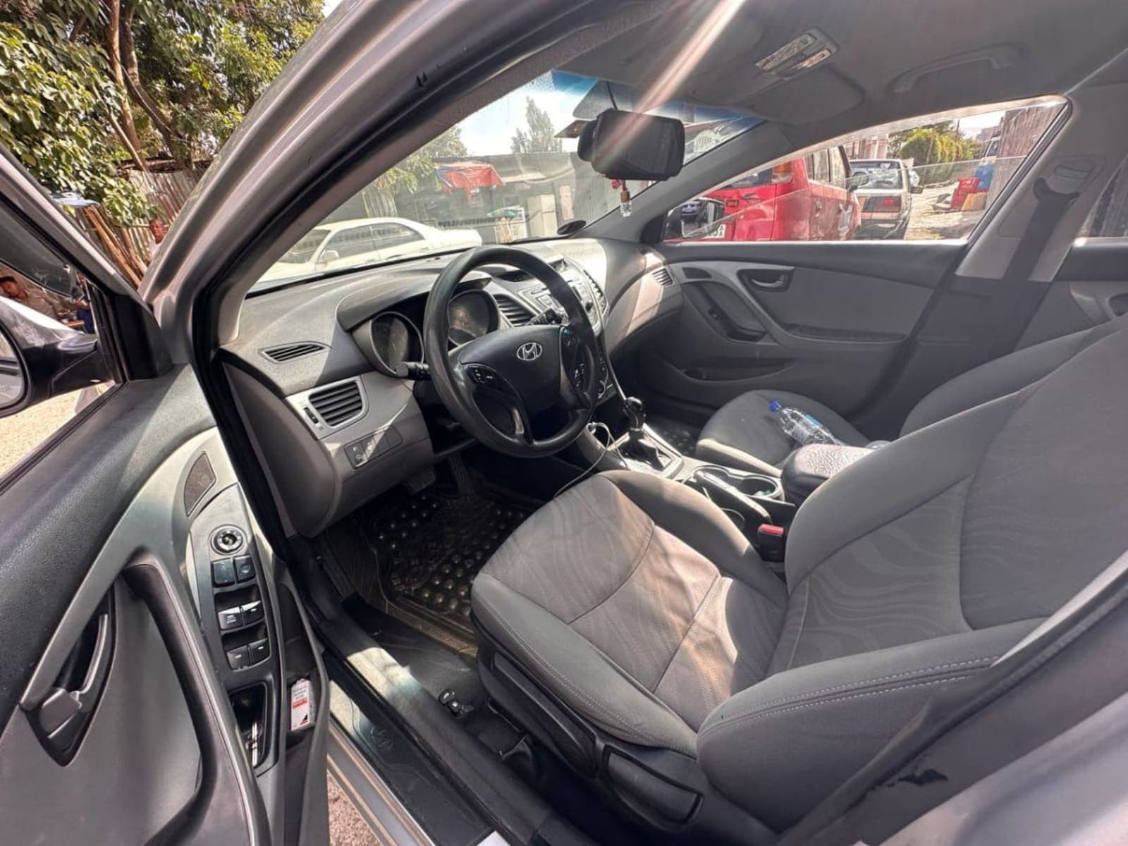 2015 Hyundai Elantra — photo 2