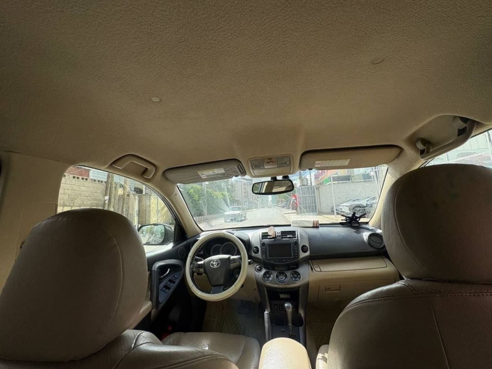 2010 Toyota Rav4 โ photo 2
