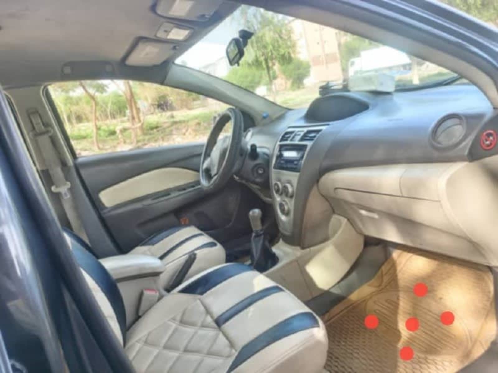 2009 Toyota Yaris Sedan — photo 2