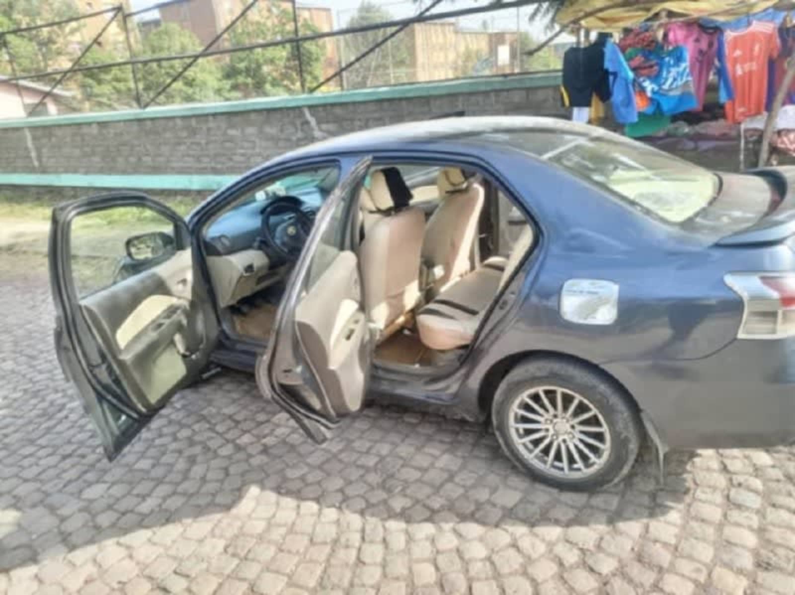 2009 Toyota Yaris Sedan — photo 8