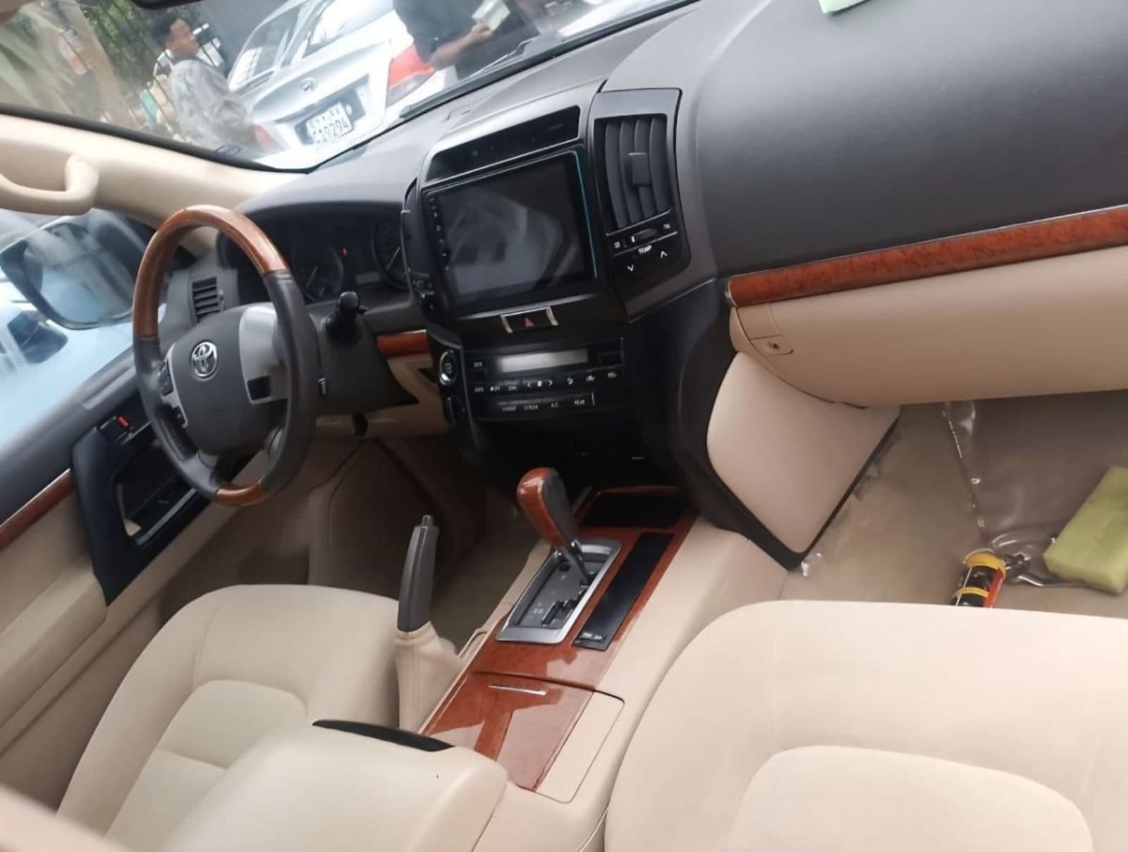 2014 Toyota Land Cruiser VXR — photo 2