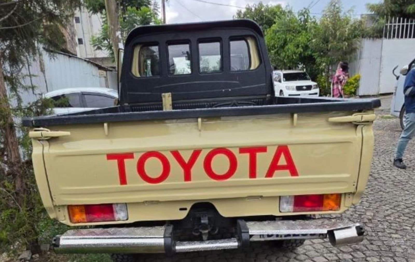 2002 Toyota Land Cruiser 1HZ Pickup โ photo 2