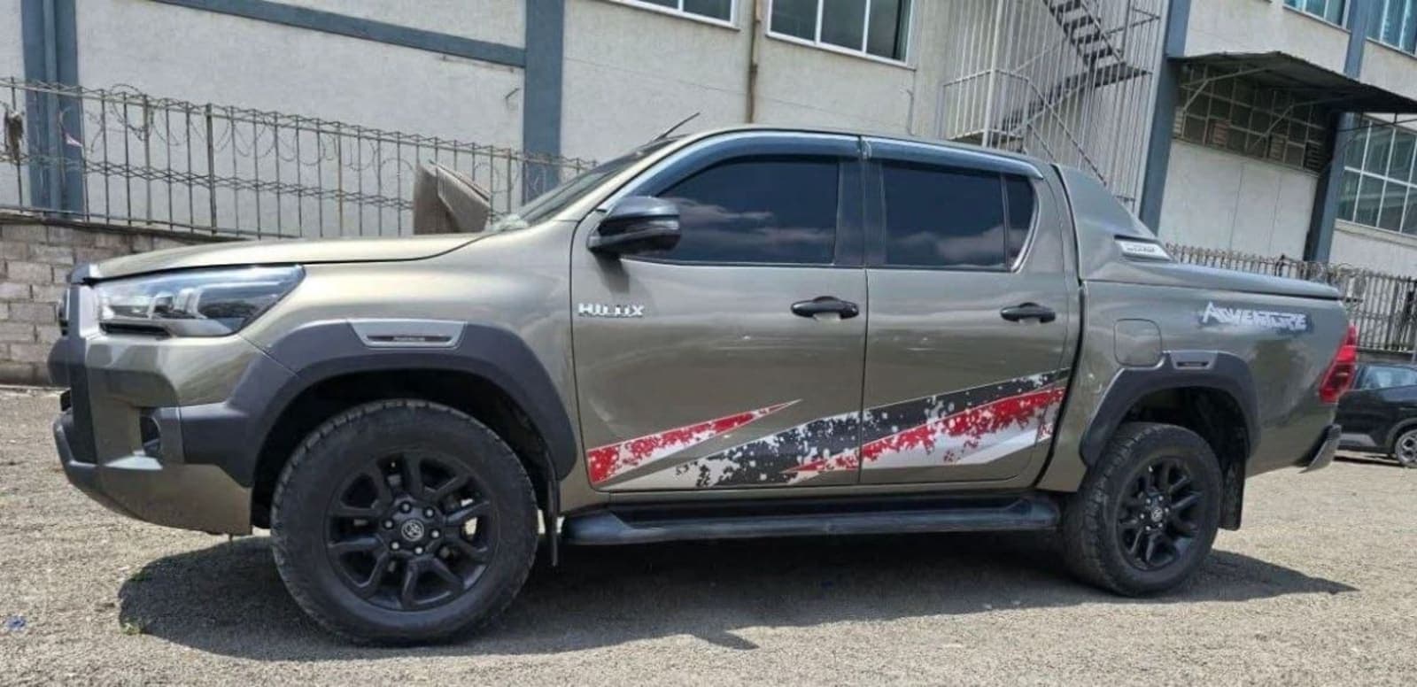 2022 Toyota Hilux Adventure — photo 2