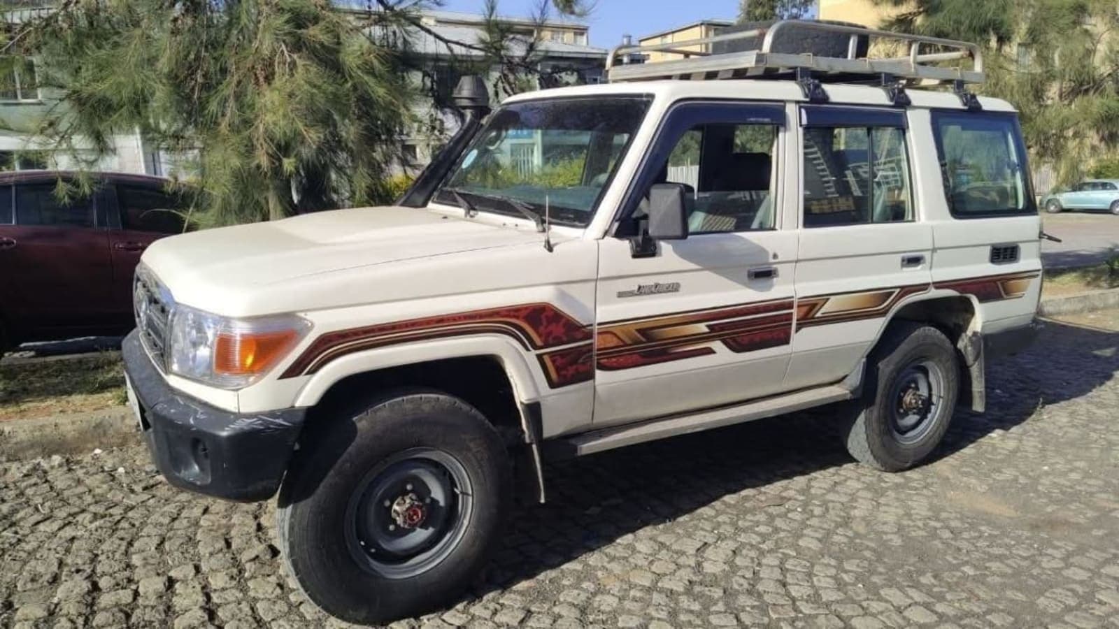 2011 Toyota Land Cruiser Mark2 — photo 4