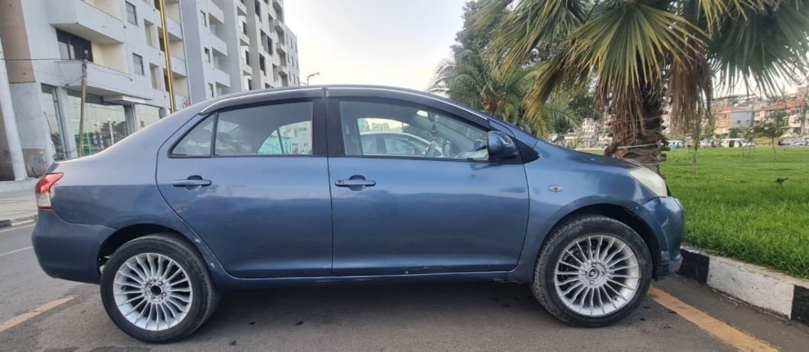 2007 Toyota Yaris Sedan — photo 4