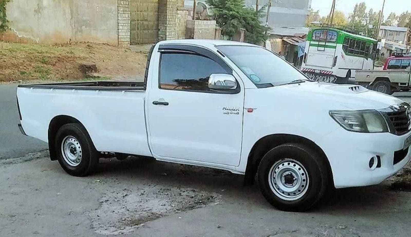 2011 Toyota Hilux King Cab — photo 2