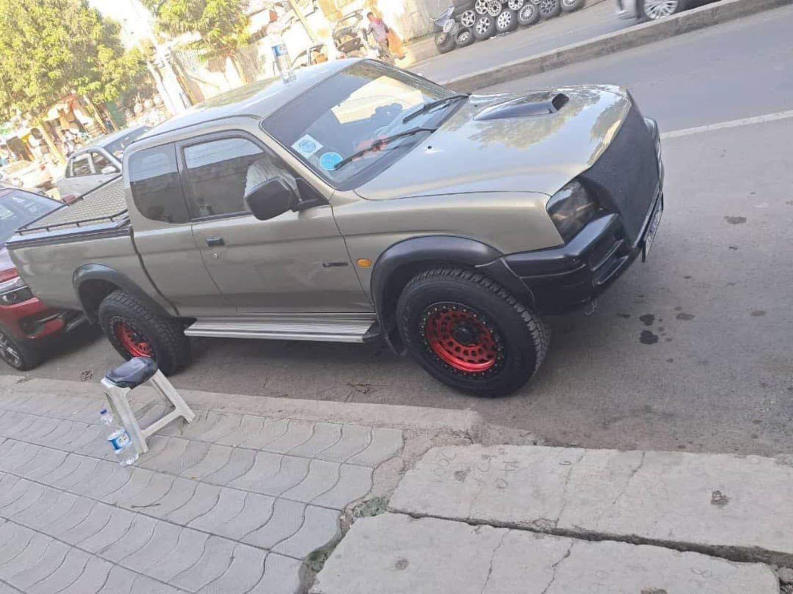 2000 Mitsubishi L200