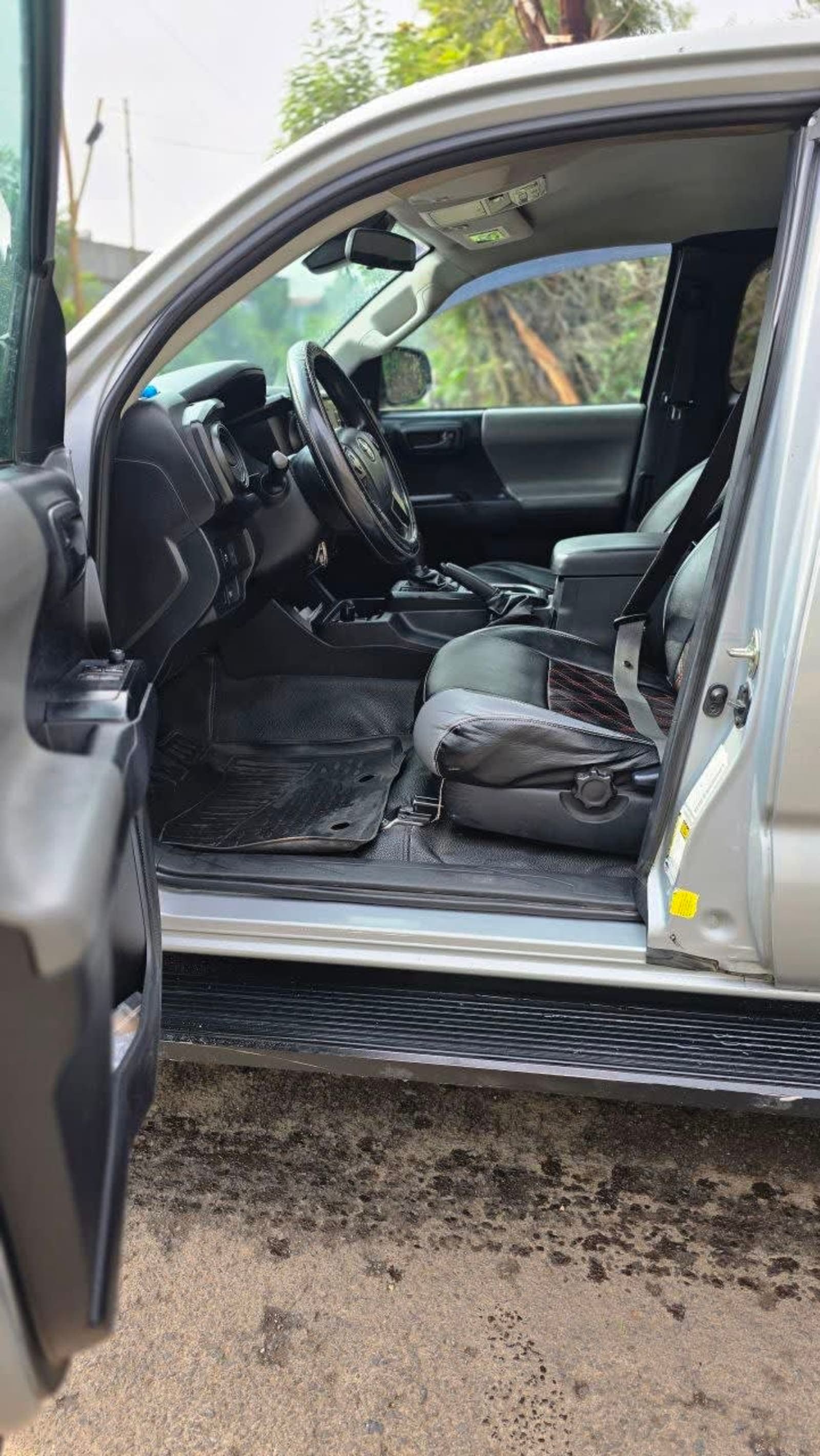 2020 TOYOTA TACOMA — photo 2