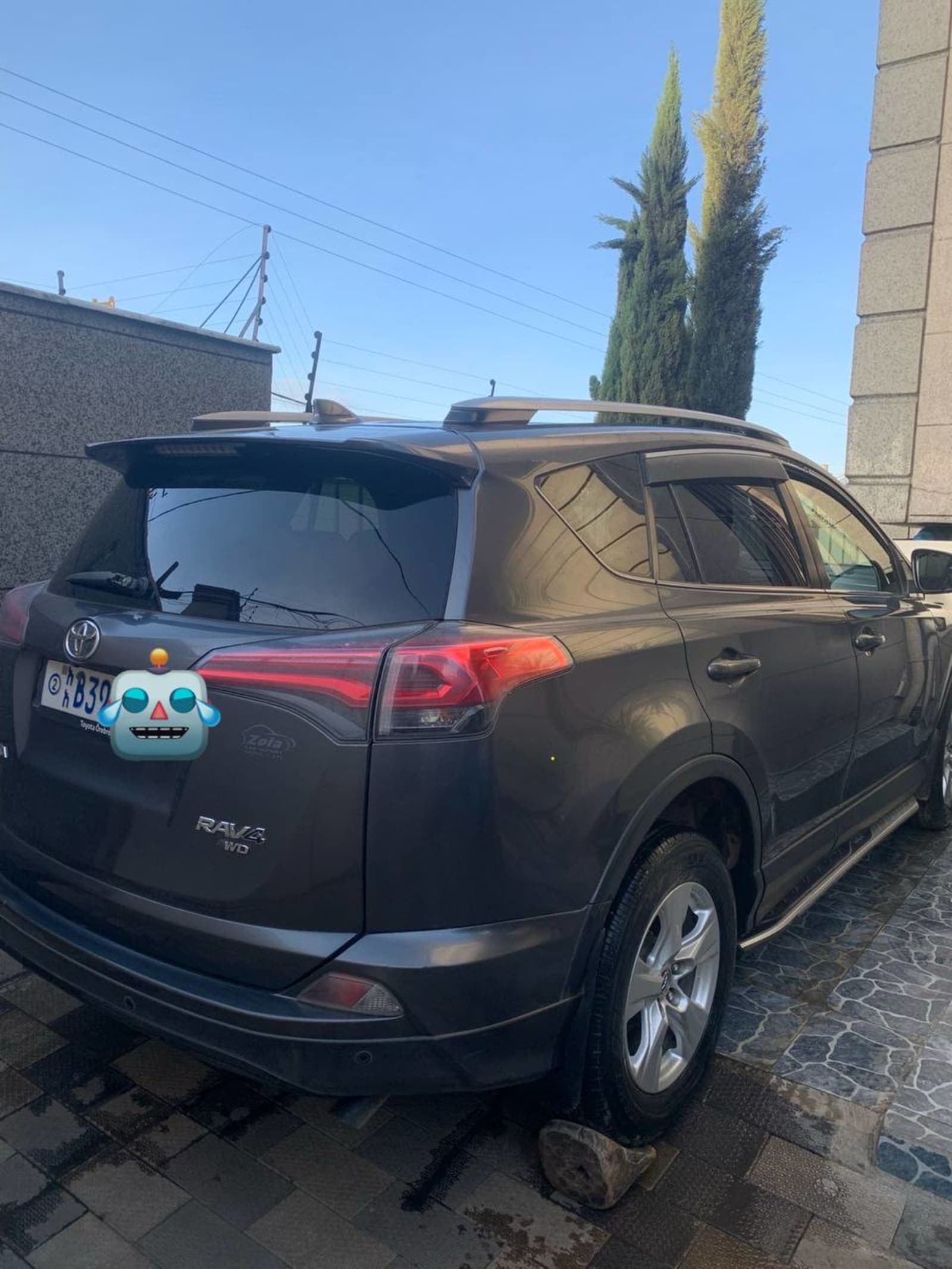 2017 Toyota Rav4 โ photo 2