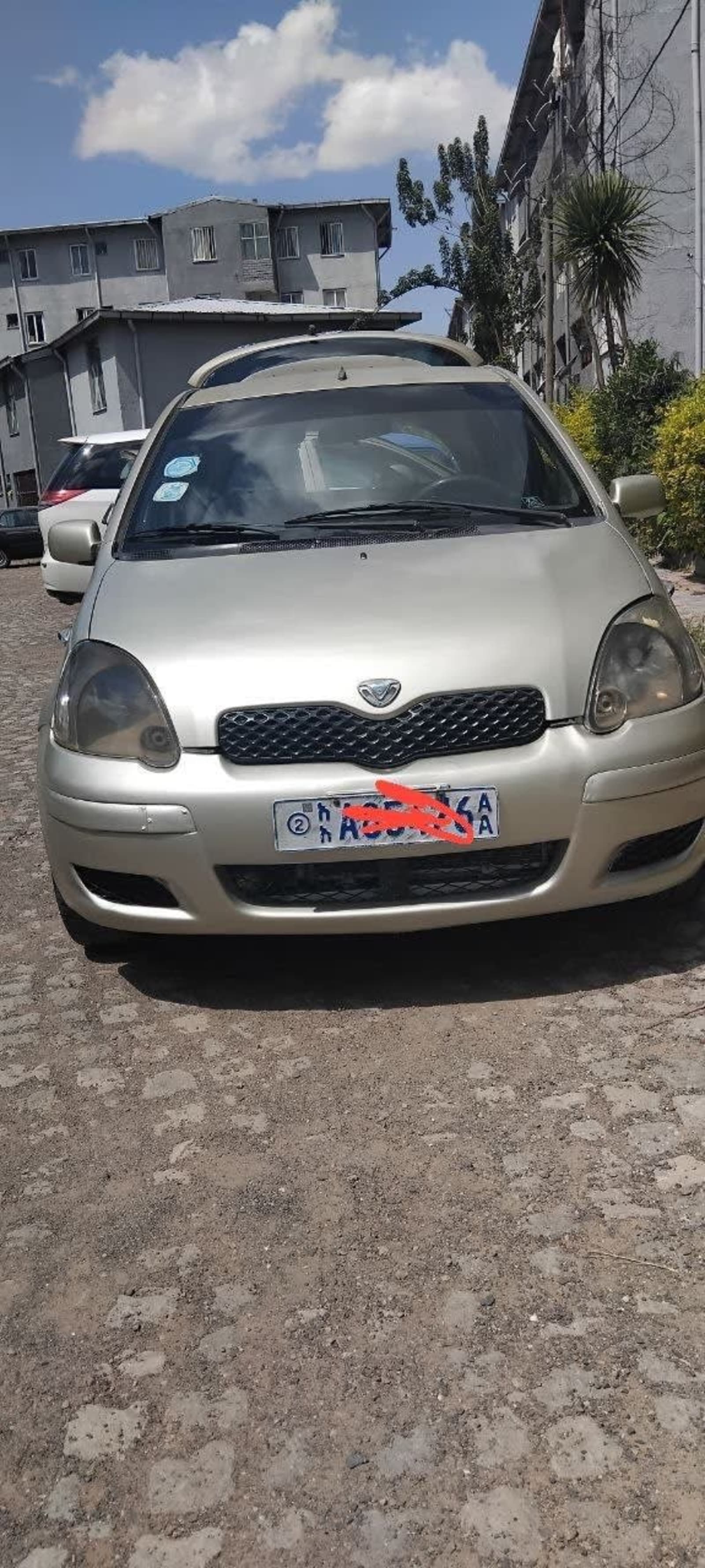2002 Toyota Vitz — photo 4