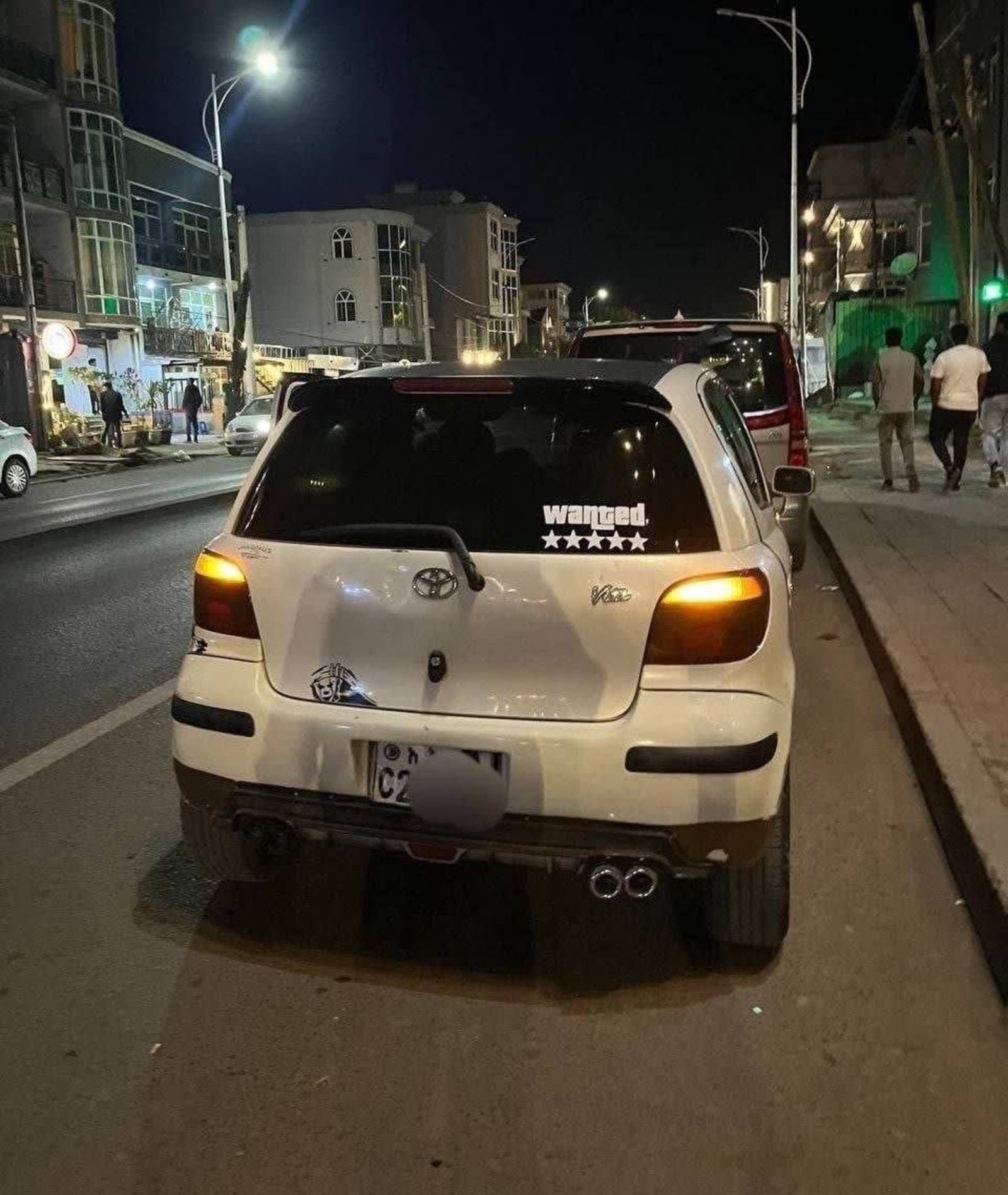 2002 Toyota Vitz — photo 4