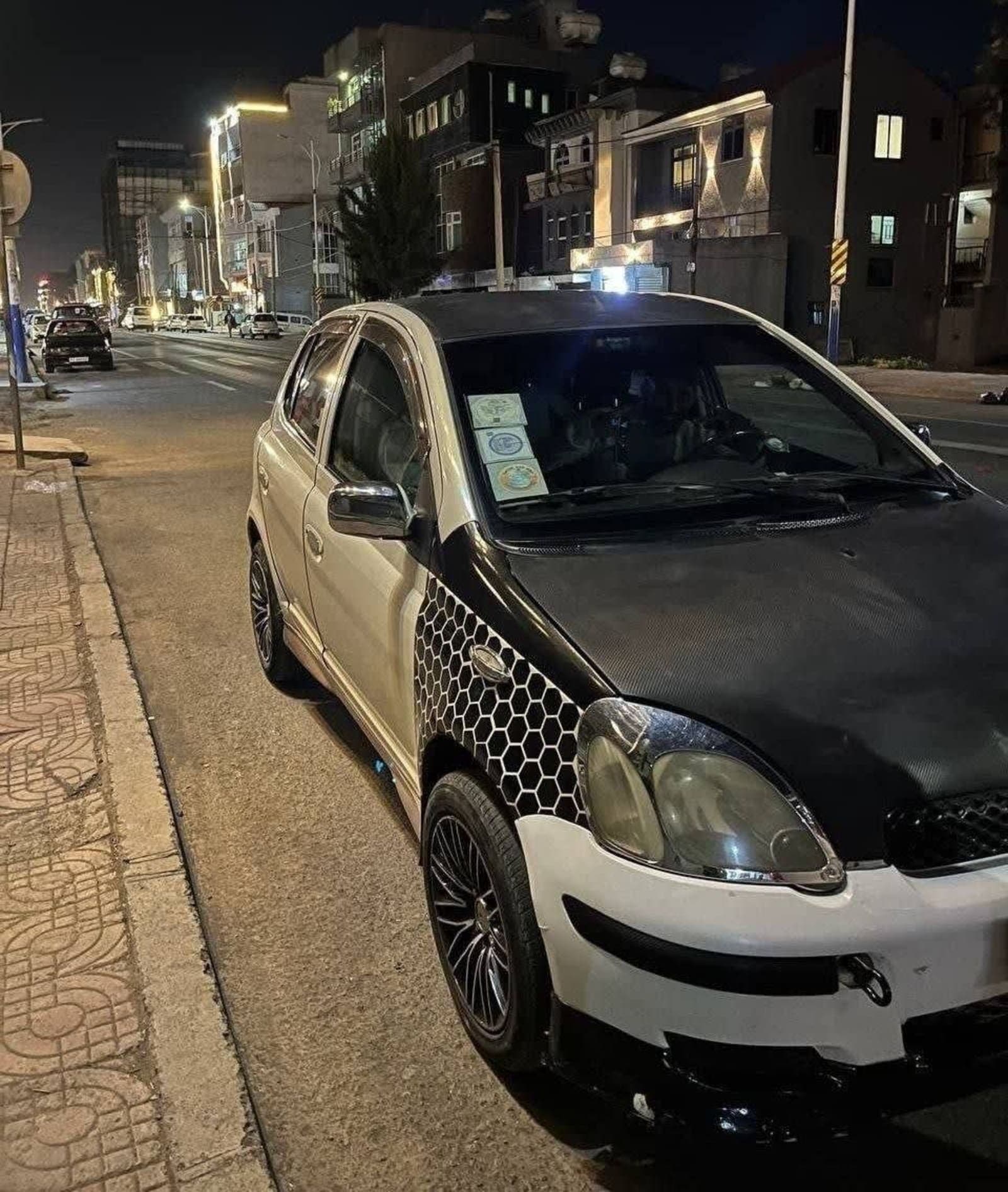 2002 Toyota Vitz — photo 7