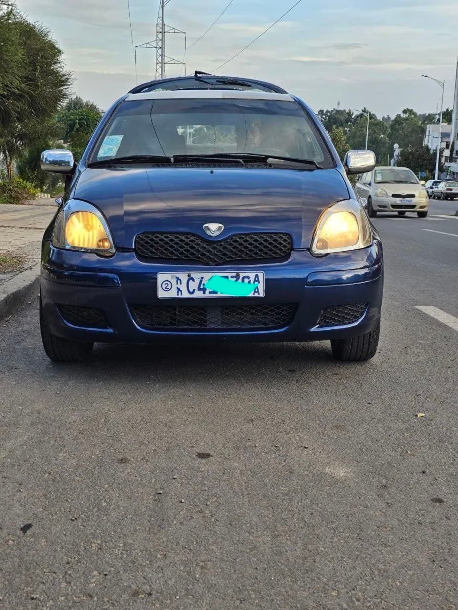 2004 Toyota Vitz — photo 2