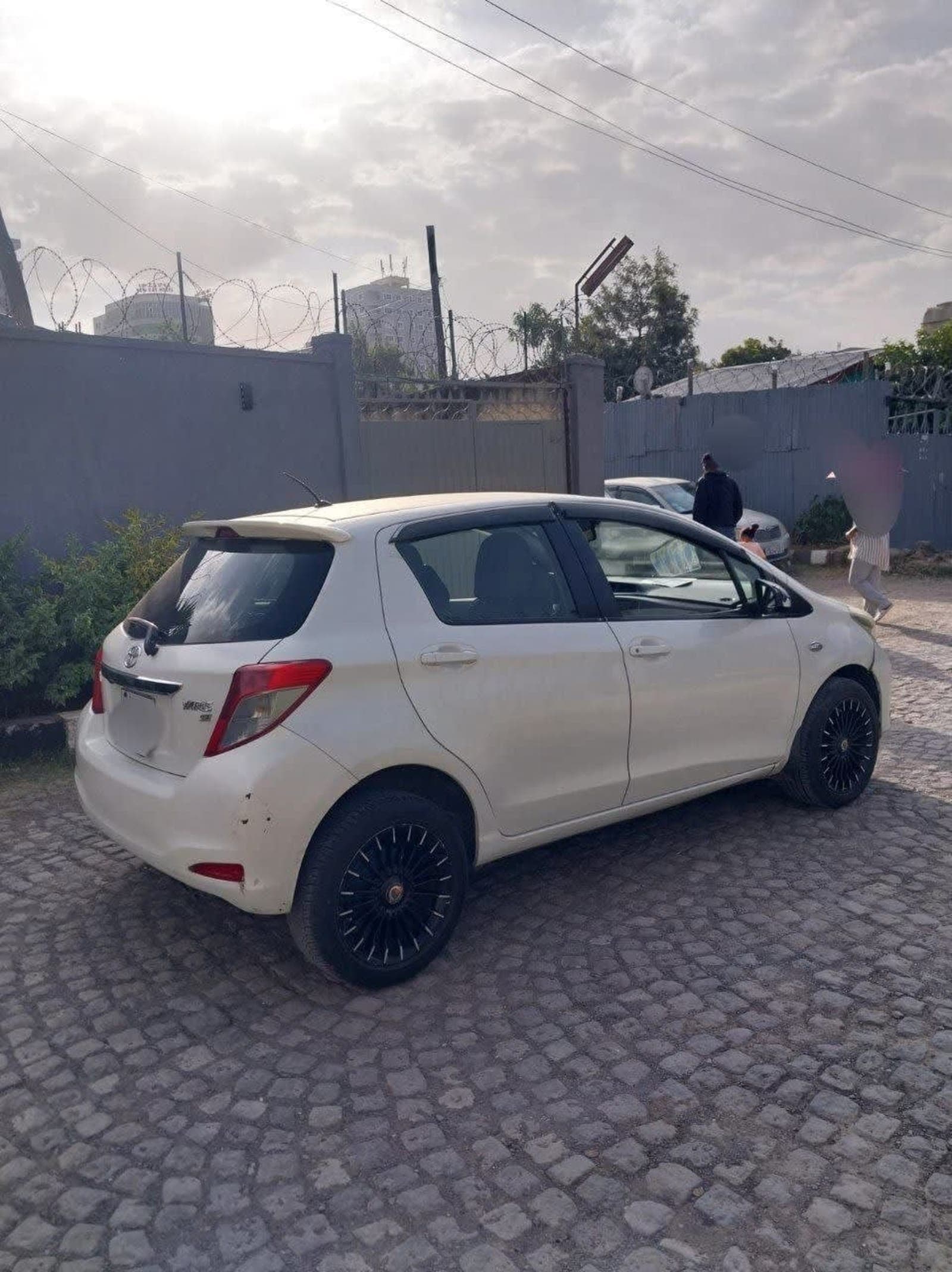 2014 Toyota Yaris Compact — photo 4
