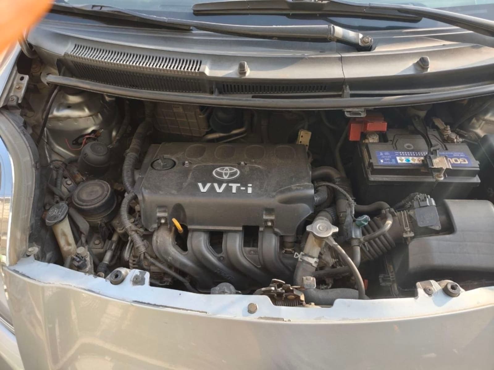 2010 Toyota Yaris Compact — photo 2