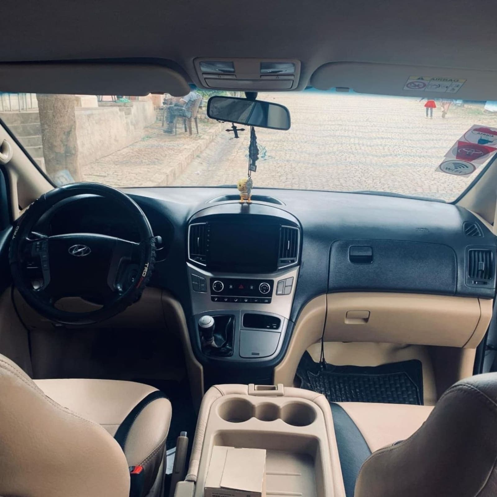 2017 HYUNDAI H-1 — photo 2