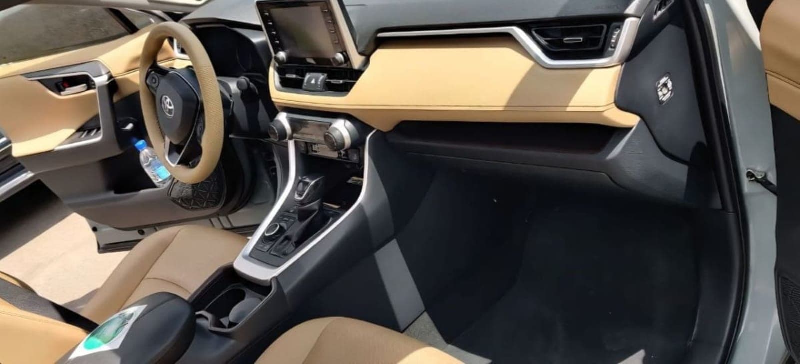 2020 Toyota RAV4 — photo 2