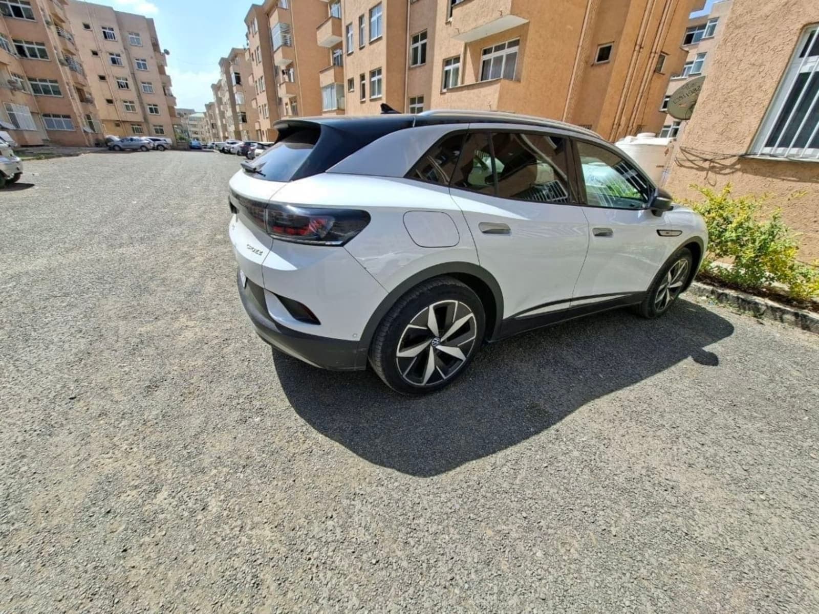 2022 Volkswagen ID.4 Crozz Pro — photo 3