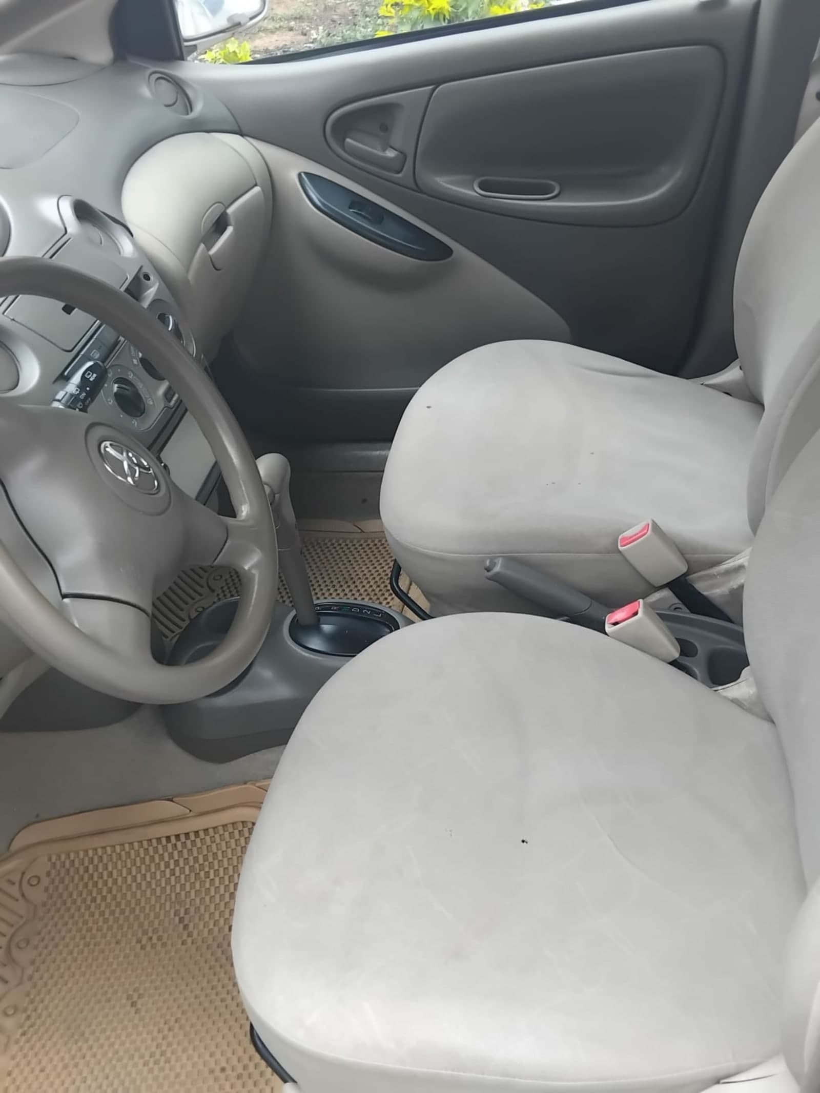 2005 Toyota Platz — photo 4