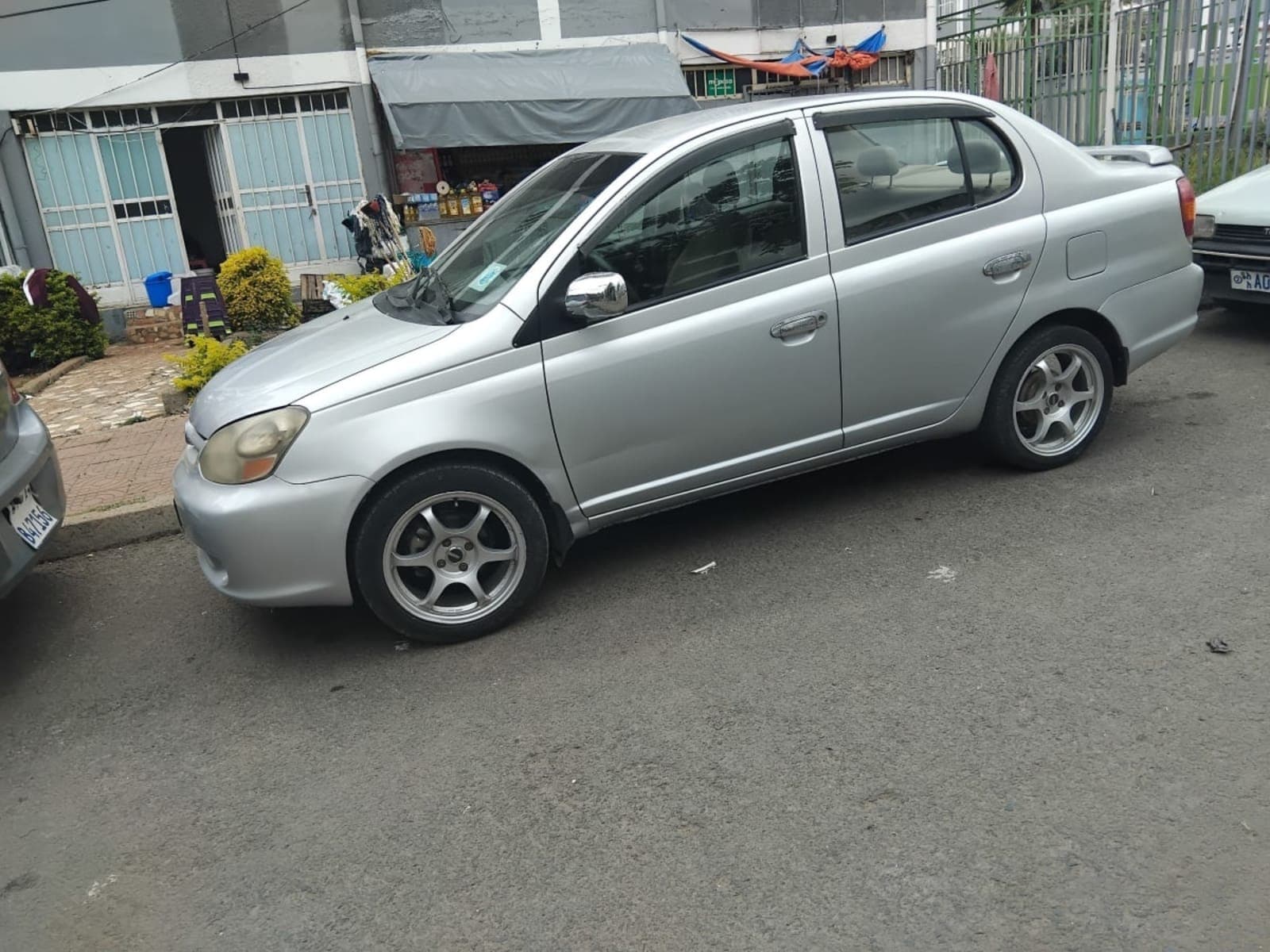 2005 Toyota Platz — photo 5