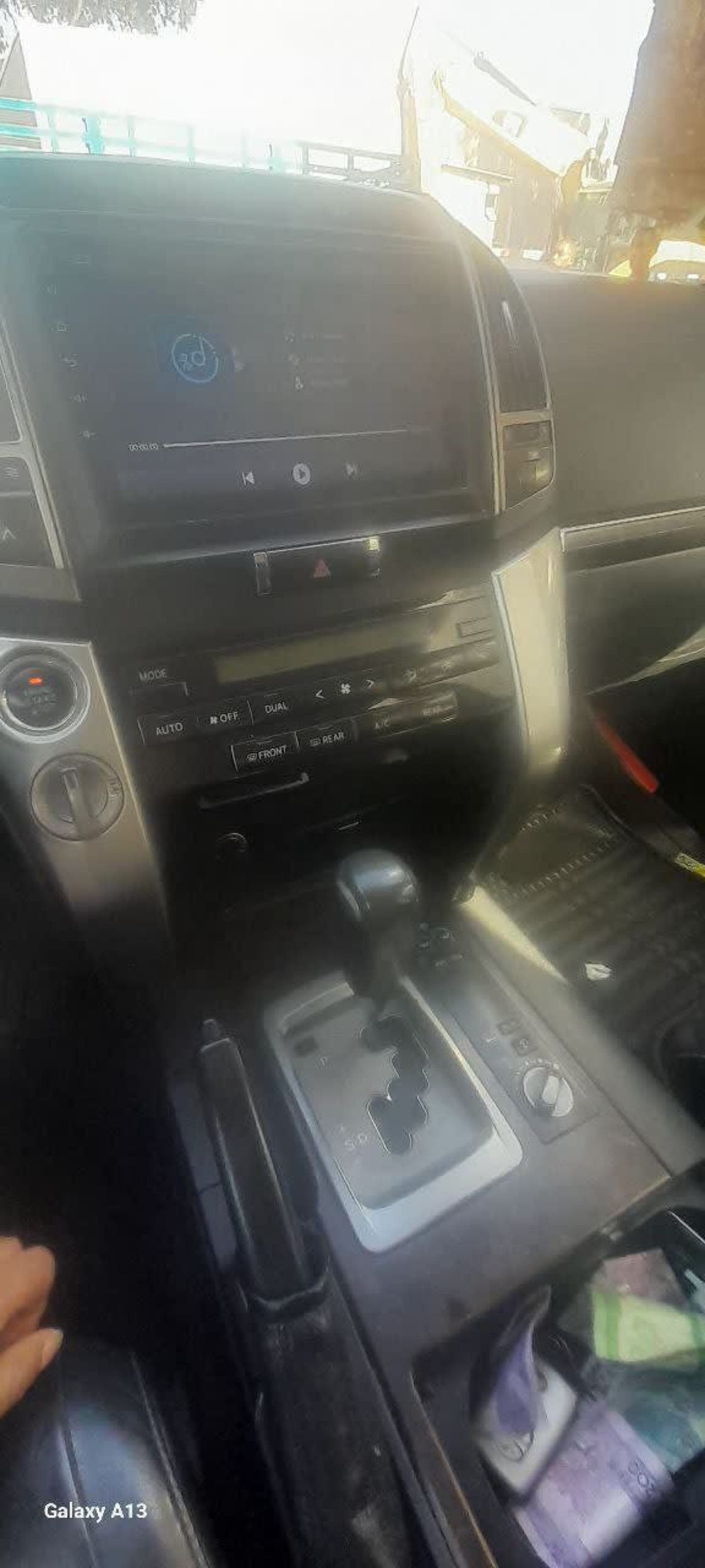 2012 Toyota Land Cruiser V8 VX — photo 2