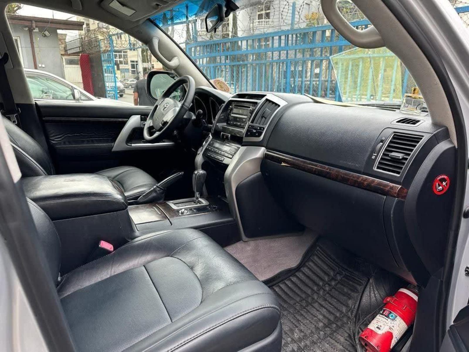 2012 Toyota Land Cruiser V8 VX — photo 6
