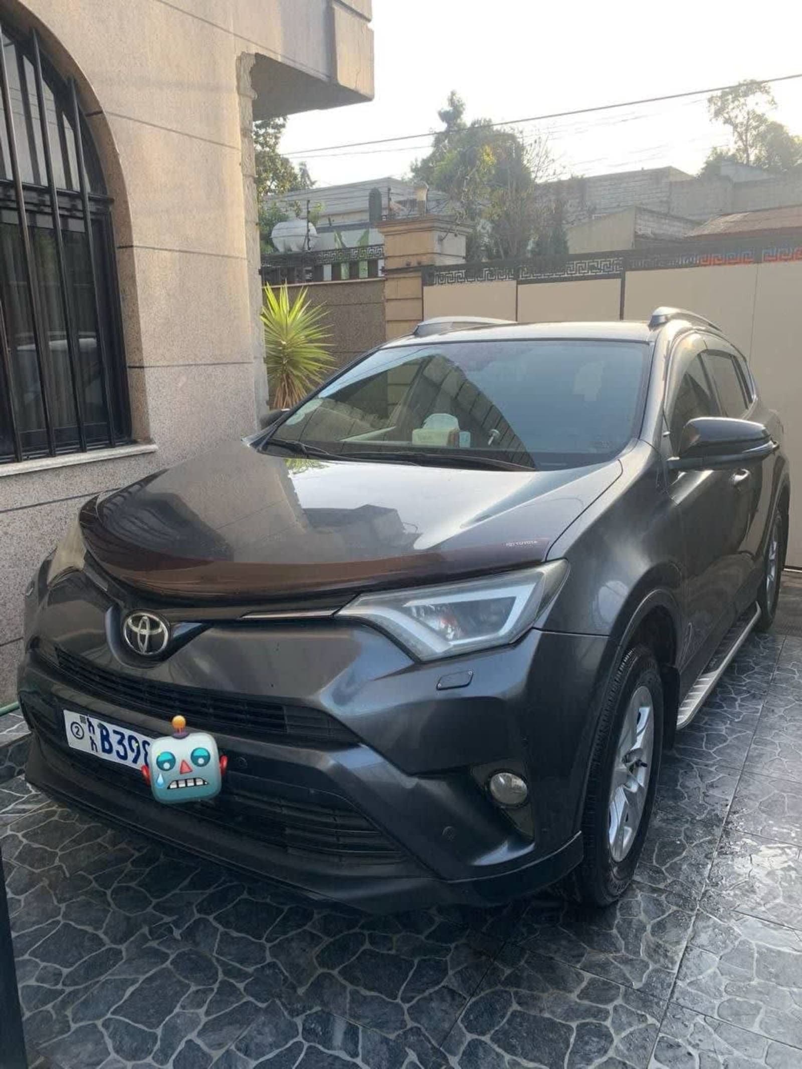 2017 Toyota Rav4 — photo 2
