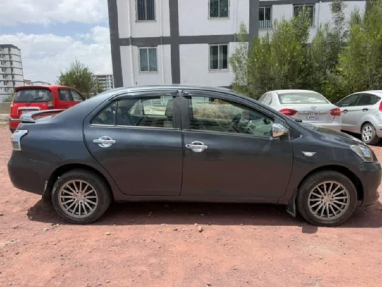 2009 TOYOTA YARIS SEDAN — photo 1