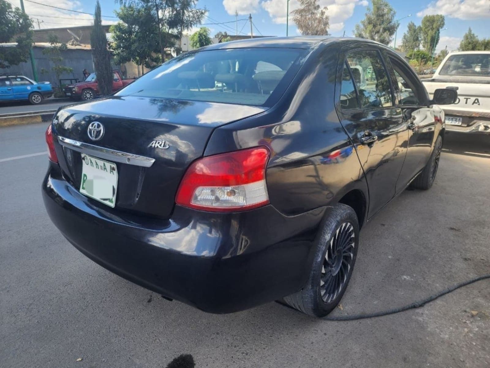 2007 Toyota Yaris Sedan โ photo 3