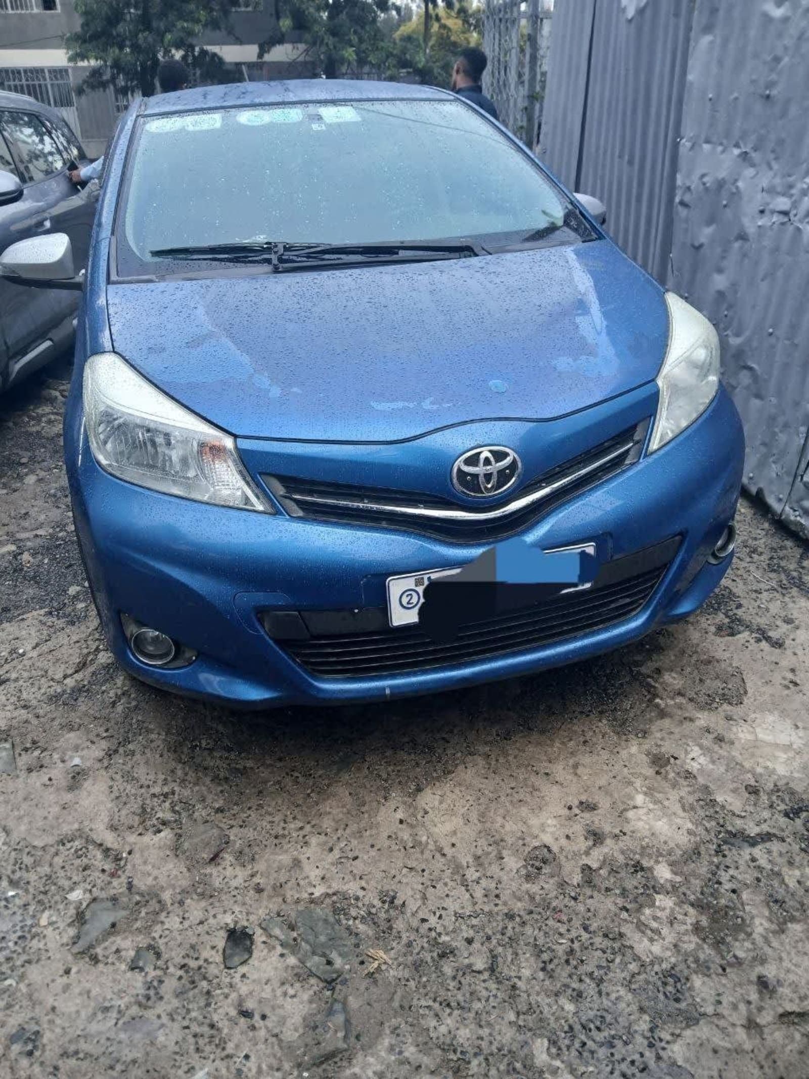 2012 Toyota Yaris Compact โ photo 2